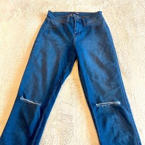 Knee ripped mid rise booty lifting skinnies